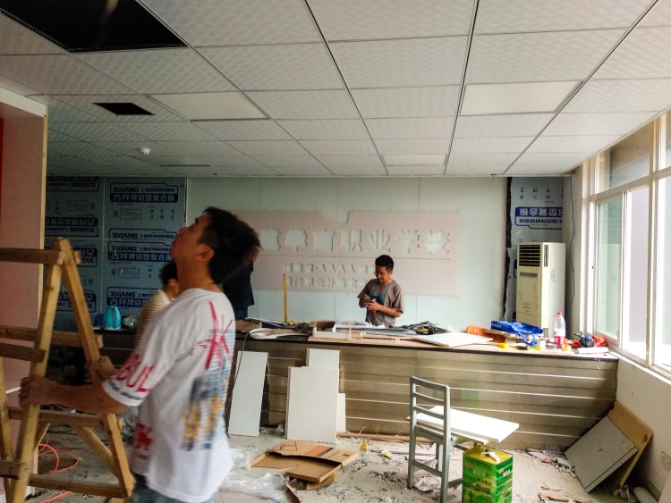 公司前臺形象墻制作_廈門華南職業學校形象墻圖片
